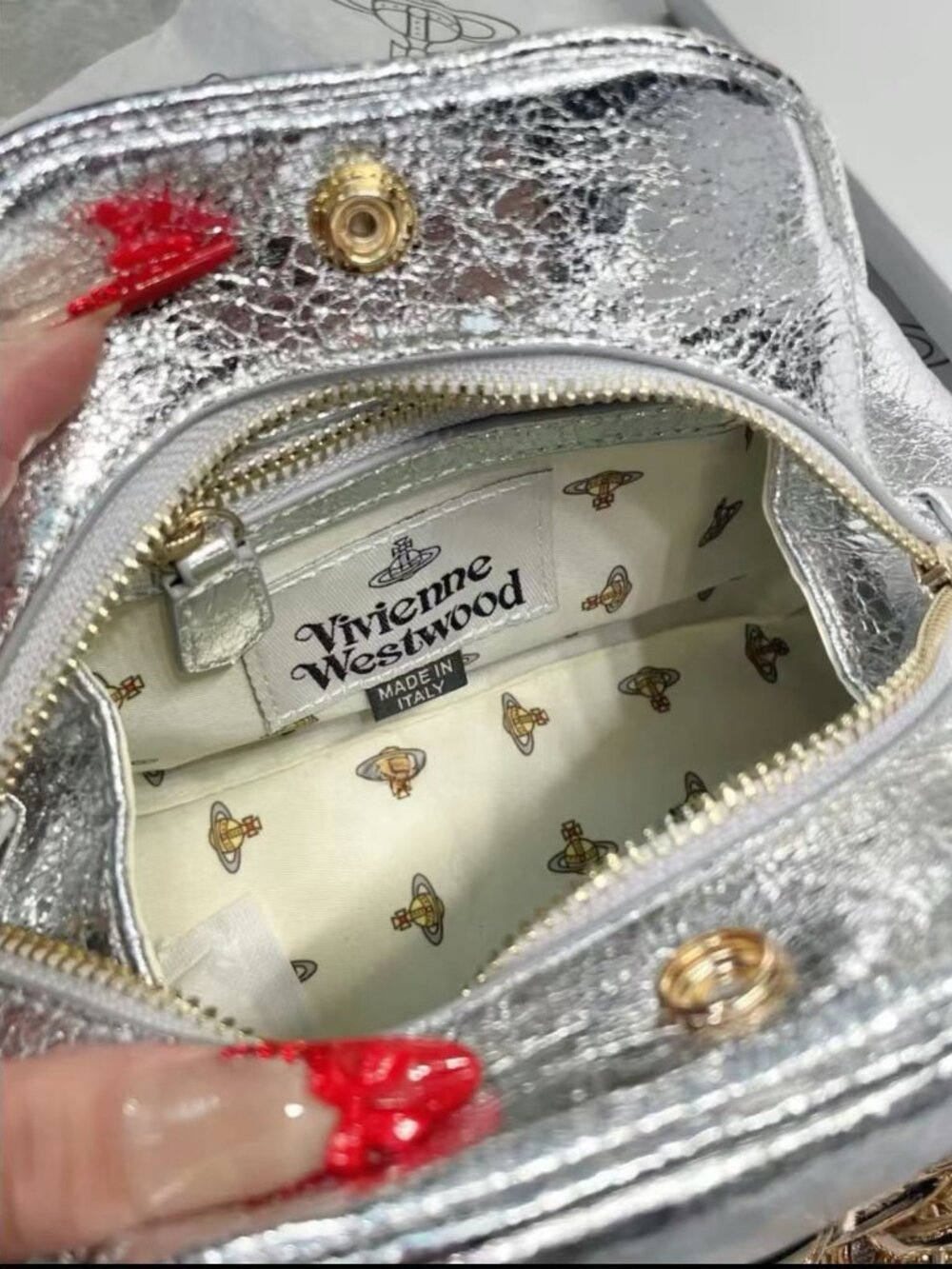 Vivienne Westwood Silver Cracked Leather Mini Orb Handbag with Gold Chain - Picture 5 of 8